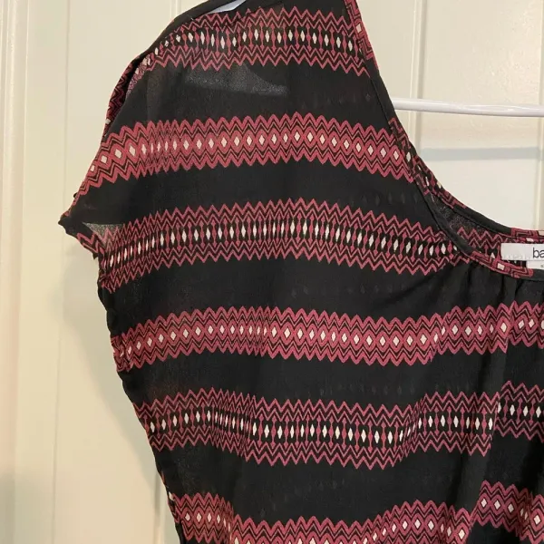 EUC | Bar III women’s dark color patterned cinched waist dress —‎ small - Image 2
