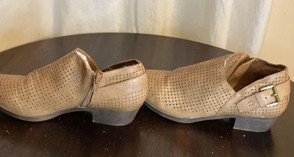Women's Tan Perforated Ankle Boots size 9 - Image 4