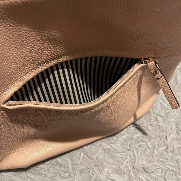 Great Condition,  crossbody purse - Image 6