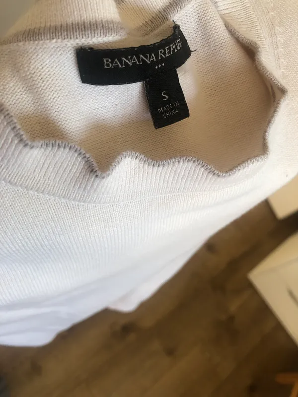 Banana Republic Sweater - Image 5