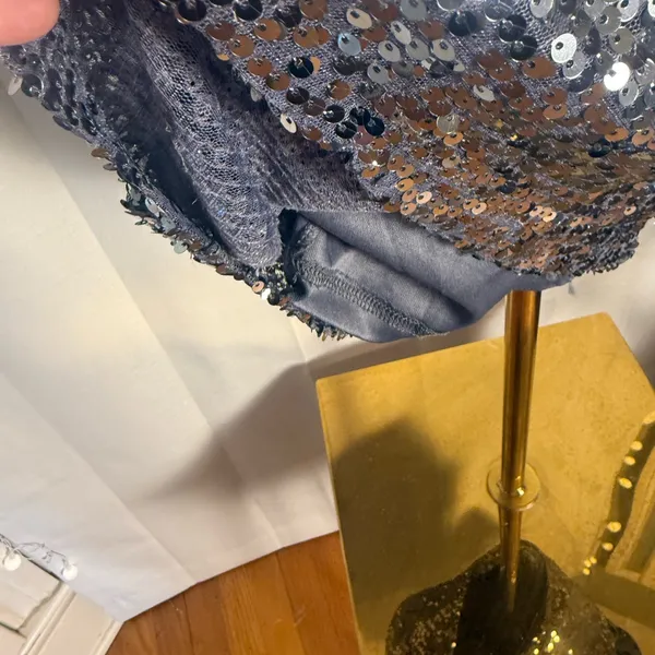 BKE Boutique Silver Sequin Mini Dress Short Sleeve Party Cocktail Size M - Image 4