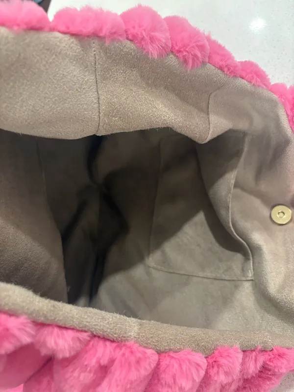 Plush pink ribbed tote bag - Image 4