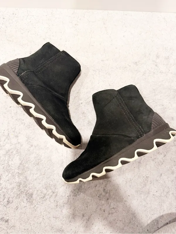 Sorel Kinetic Short Black Suede Faux Fur Lined Ankle Boots NL3128-010 Womens 6.5 - Image 2