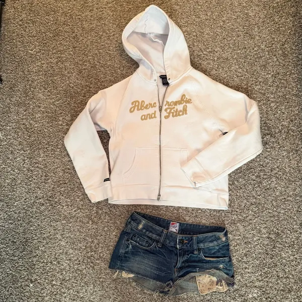 Vintage Abercrombie & Fitch Y2K White Full-Zip Hoodie with Gold Script Logo‎ - Image 9