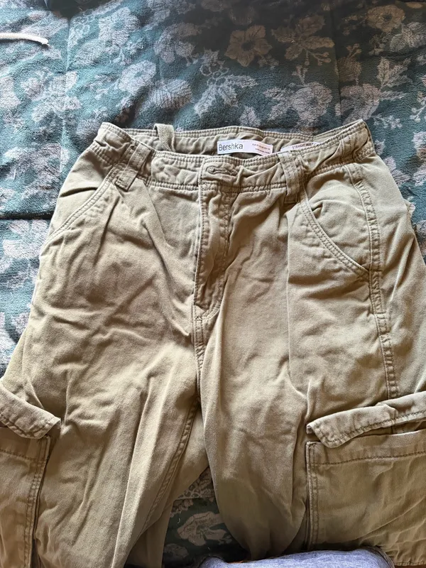 Bershka Army Green Cargo Pants - Image 2