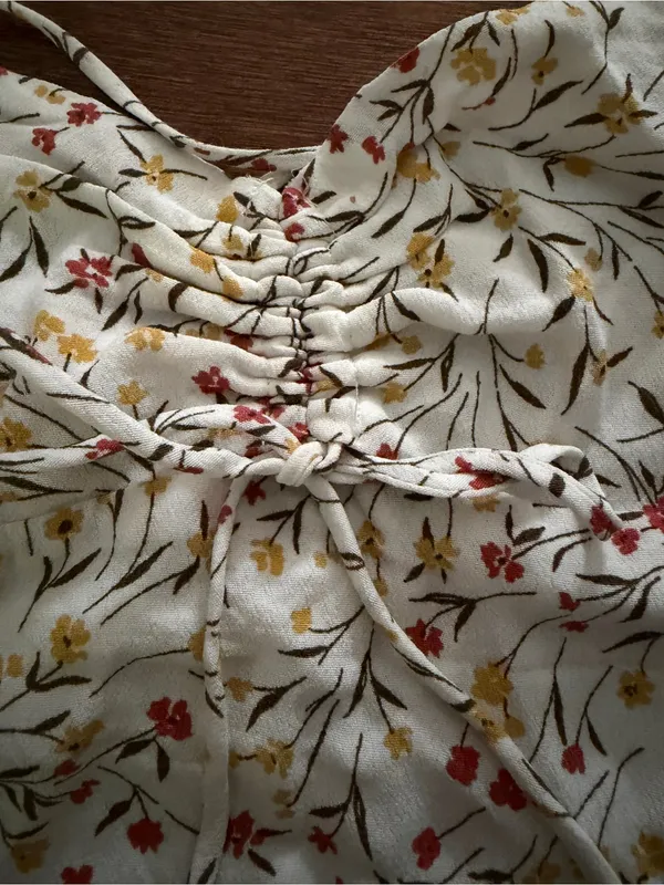 Sky to Moon White Floral Spaghetti Strap Sundresses Size Medium LIKE NEW - Image 3