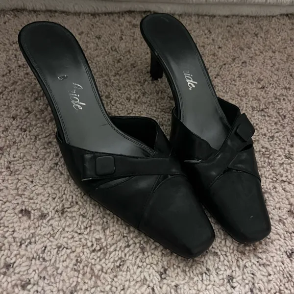 Stylish Black Heels size 7 - Image 3