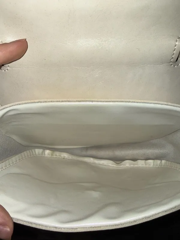 Minimalist Vintage-Style Cream Leather Turnlock Crossbody Bag - Image 11
