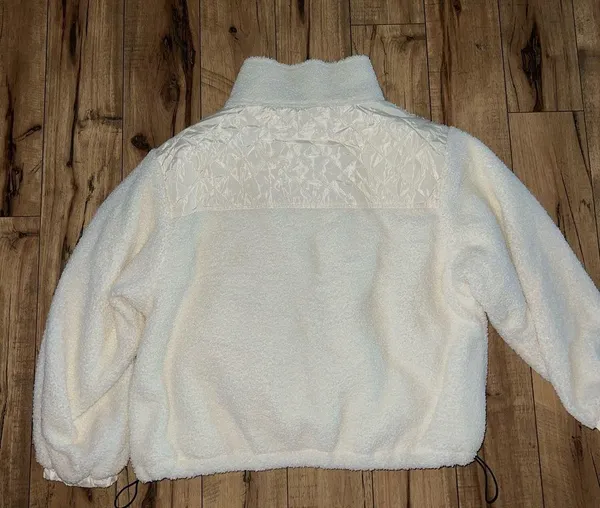 Cream fuzzy jacket Size XL - Image 6