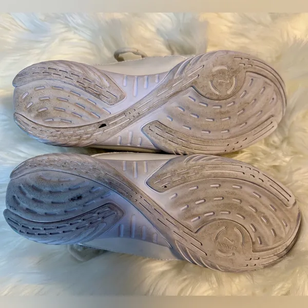 NFINITY Evolution White Sneakers Size 8.5 - Image 4