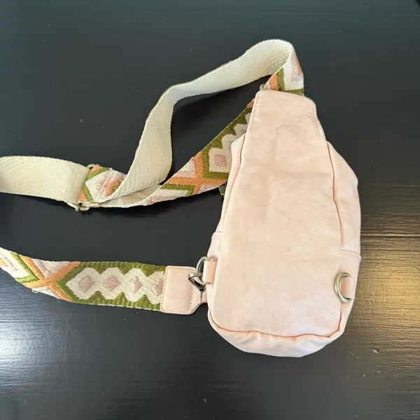 Stylish Pink Crossbody Bag‎ - Image 4