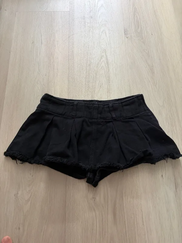 Edikted pleated denim micro skirt skort size small black - Image 2