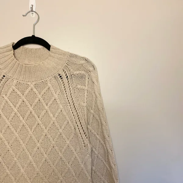 American Eagle Cable Knit Long Sleeve Cropped Sweater, Tan/Beige, Size S, EUC - Image 9