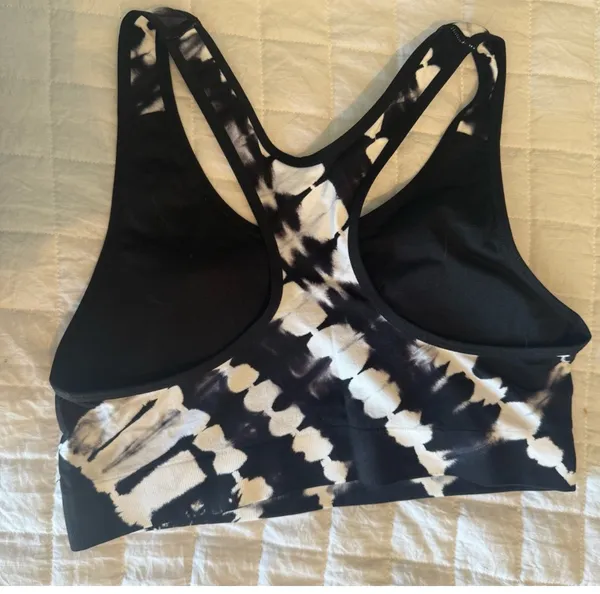 PINK Victoria's Secret Women Black & White Sports Bra Seamless Lightly medium - Image 3