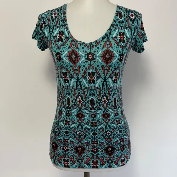 Mudd T-Shirt XS Teal Red Geometric Medallion Scoop Neck Short Sleeve Slim Fit - Image 2