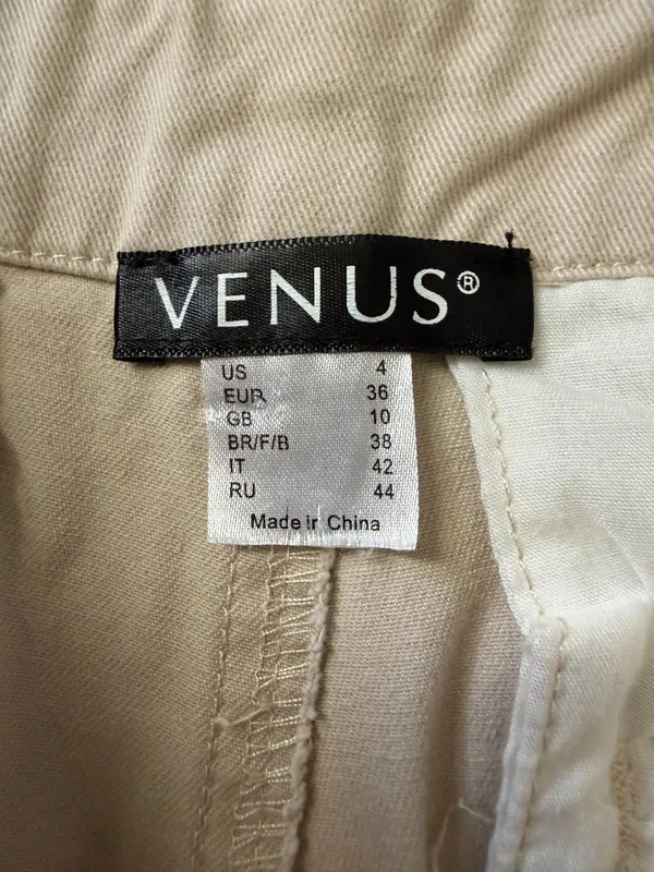 Venus women's khaki colored flat front chino shorts with pockets size 4 - Image 6