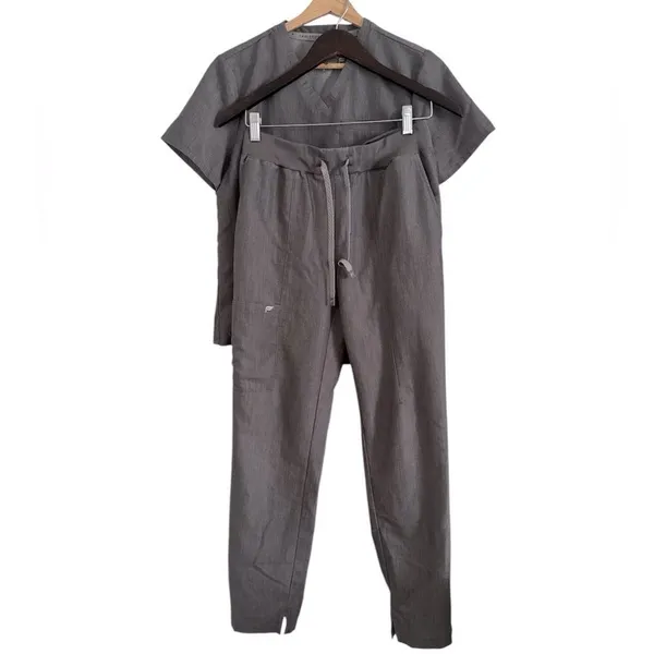 Fabletics Women's Method 2-Pocket Scrub set 
EUC - Image 2