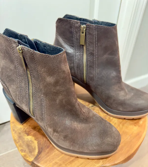Sorel Waterproof Booties 9.5 - Image 6