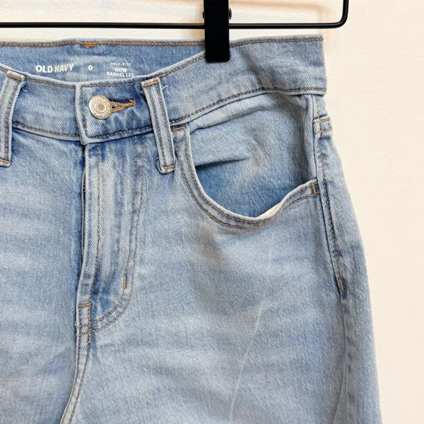 Old Navy WOW Barrel Leg Jeans Womens 0 High Rise Light Wash Cropped Denim - Image 2