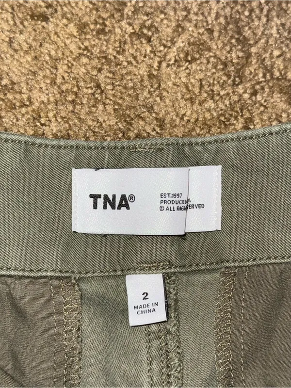 Aritzia TNA Wide Leg Cargo Pants Army Green Baggy Streetwear Contemporary Size 2 - Image 6