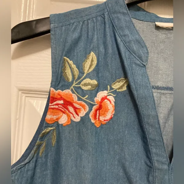 *Westport 1962 Blue Chambray V-Neck Embroidered Floral Size 12 Shift Dress - Image 6