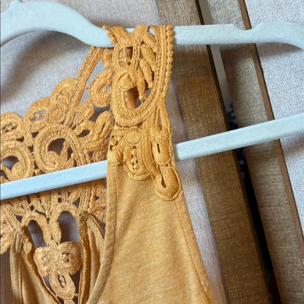 FINAL MARKDOWN Wallflower Mustard Lace Back Tank Top small - Image 5