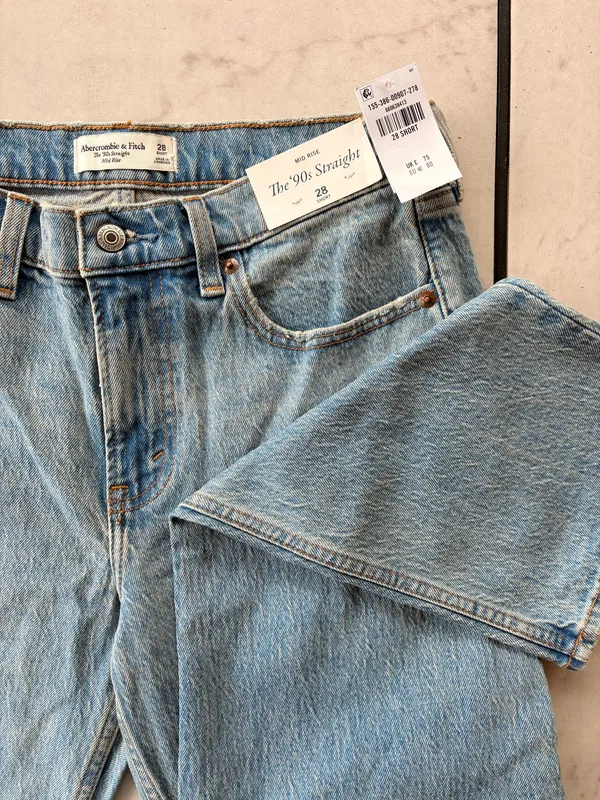 Abercrombie Jeans Mid-Rise Straight 90s short 28 - Image 3