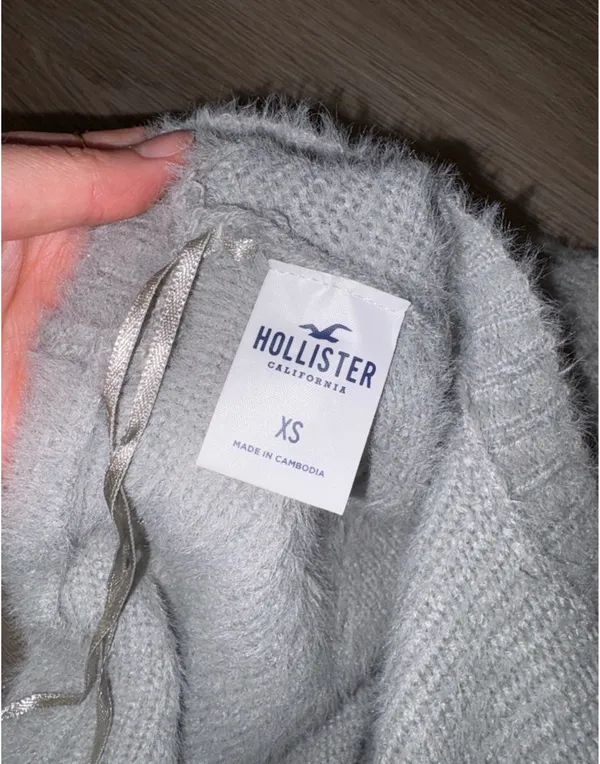 Hollister Reversible Front Twist Sweater Top - Image 3