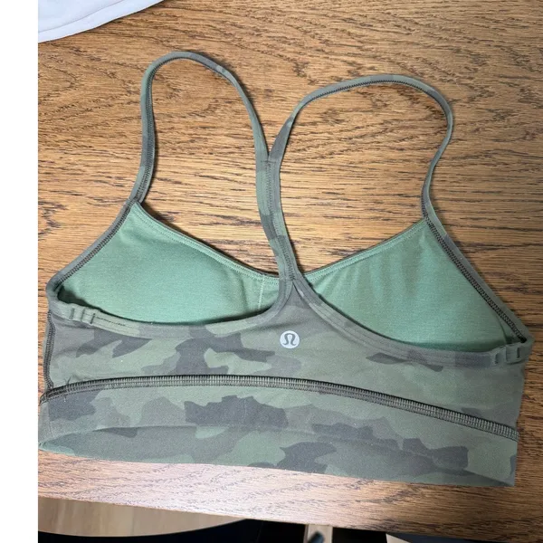 Green Camo Size 6 Lululemon Flow Y Sports Bra Nulu B/C Cup - Image 4