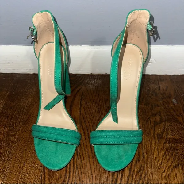 Suede Green Heels Size 7 - Image 2