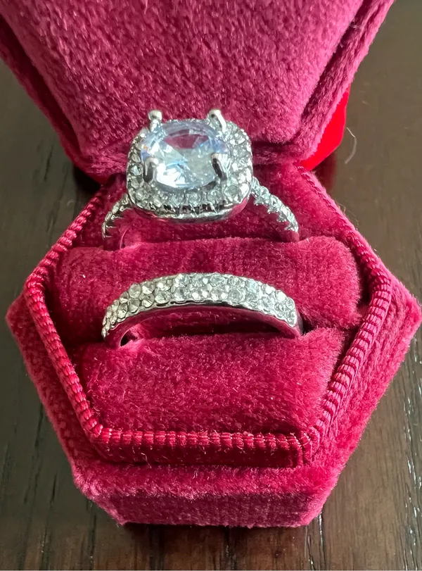 Gorgeous Stainless Steel Silver Princess Cut 1.5 Carat Cubic Zirconia 2 Pc. SZ 8 - Image 3