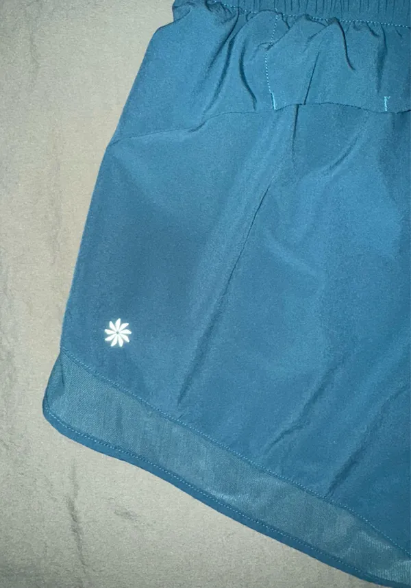 Athleta Mesh Racer Teal Women's 4 inch Shorts - Image 4