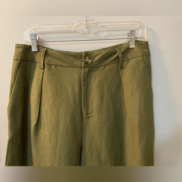 wide leg, high rise, pleated linen blend pants in army green size 6. NWOT - Image 3