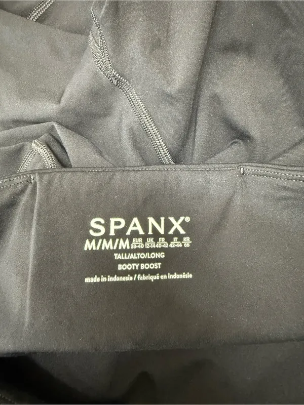 SPANXshape® Booty Boost®
Flare Pant size medium tall - Image 5