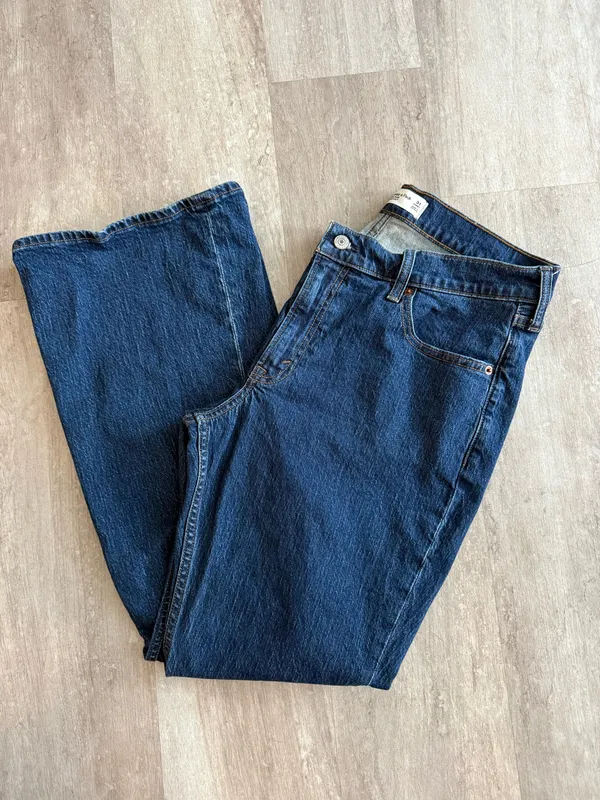Abercrombie Mid-Rise Bootcut Jeans - Image 2