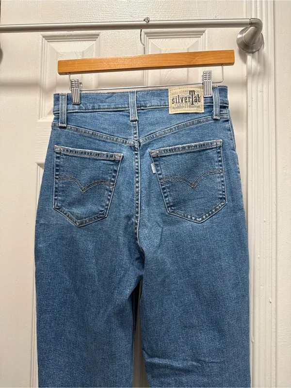 Levi’s High Waisted Mom Jeans Silvertab Size 26 - Image 6