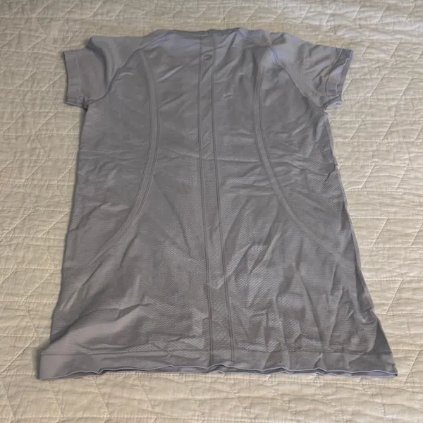 Lululemon top has some staining on it size‎ 6 - Image 3