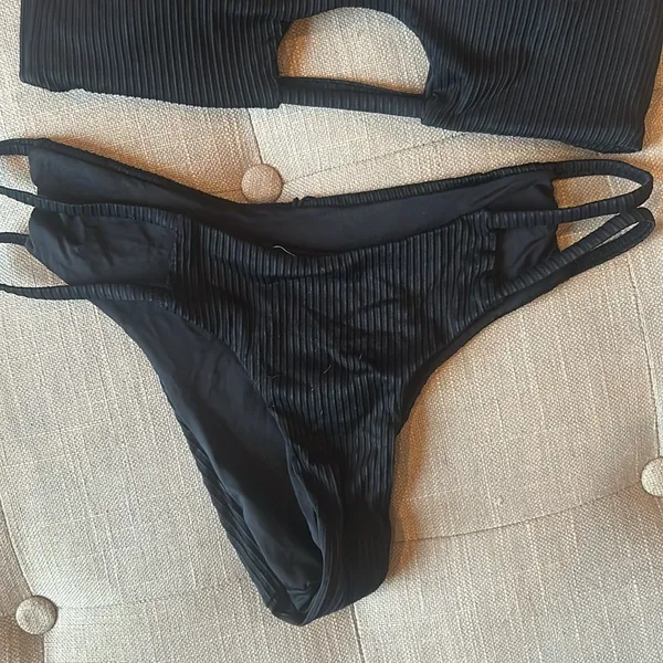 Tinibikini‎ Black Ribbed Two Piece Bikini Set Size Medium - Image 4