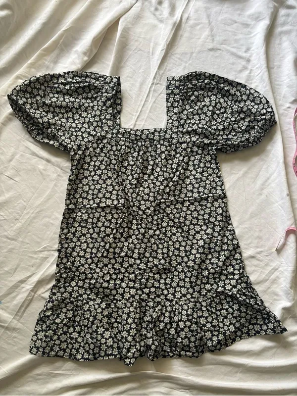 Billabong Black White Ditsy Floral Puff Sleeve Mini Dress Size Small - Image 2