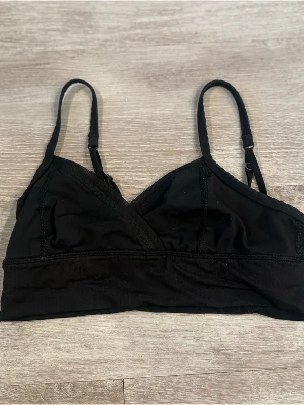 Lululemon Ujjayi Bra in Black Size 4 - Image 3