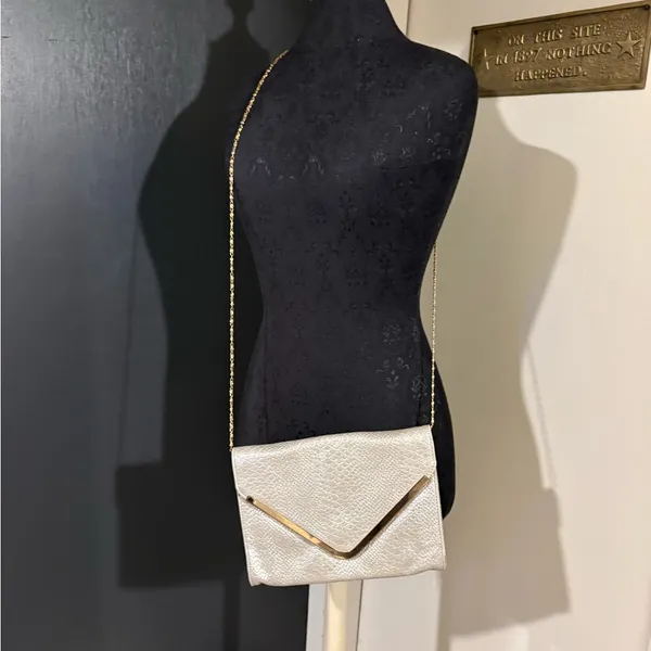Guess Silver Clutch with Gold Detail and Removable Strap 💜 - Image 6