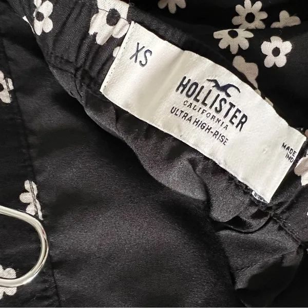 Hollister Black & White Floral High-Rise Cinched Midi Skirt - Image 7