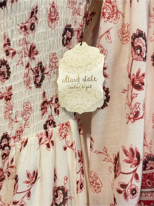 Altar'd State White Off-Shoulder Floral Maxi Dress with Pink Border - Image 4