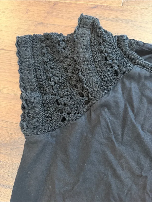 LOFT Black Top with Crochet Cap Sleeves Small - C54-059 - Image 3