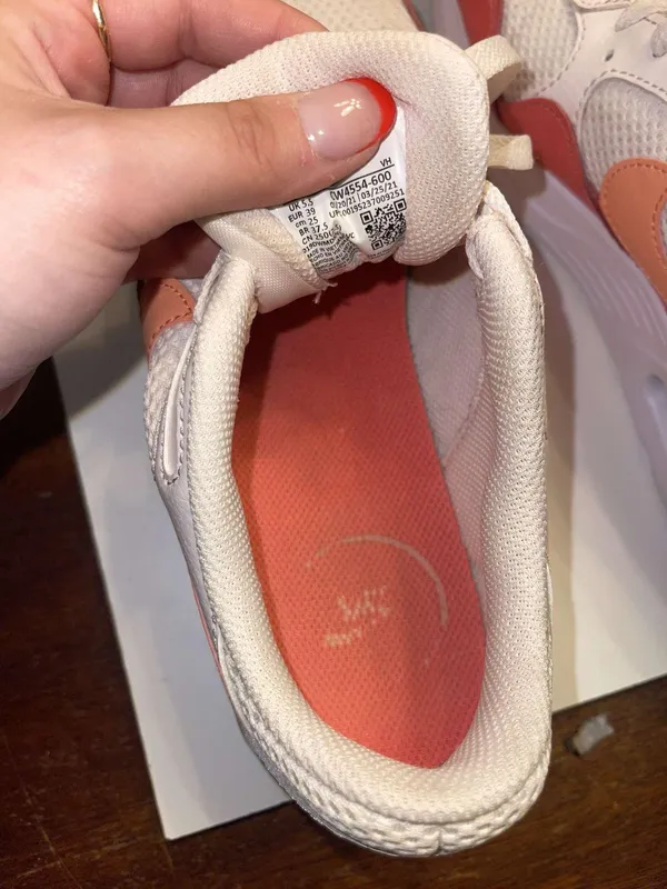Nike Size 8  Air Max - Image 6