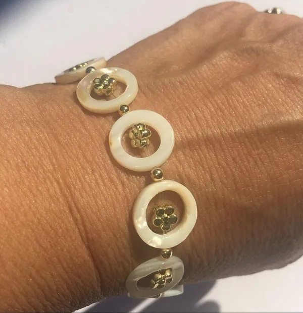 Very pretty clamshell stretchy bracelet - Image 5