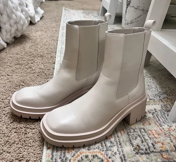 Chunky Chelsea Boot Size 7.5 - Image 2
