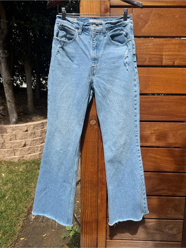 Levi’s 70s High Flare Jeans Size 27 High Rise Flare Raw Hem Light Medium Wash - Image 7