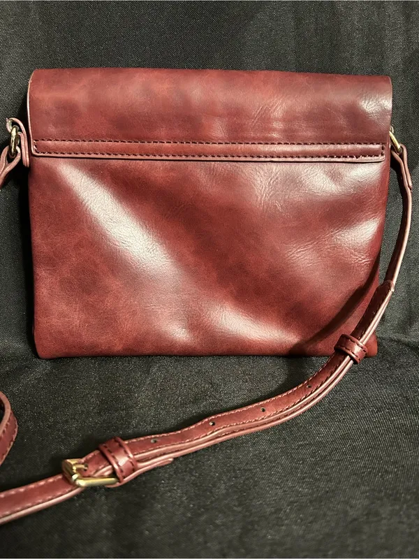 Lucky Brand Women's Envelope Crossbody Bag in Burgundy - Image 2