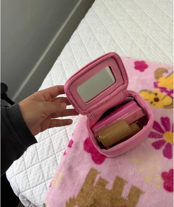 Brandy Melville makeup bag - Image 2